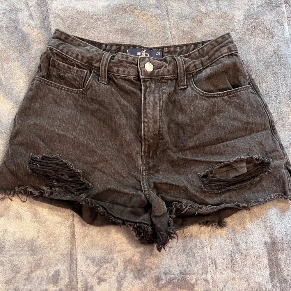 Black hollister jean shorts, size 5, great condition